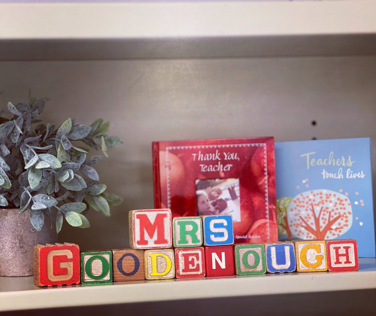 Jen_Goodenough's tweet photo. Back in my element! 🙌📓✏️🍎 https://t.co/zPSBwploy3