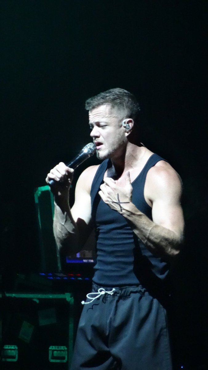js2129's tweet photo. "No second tries, is this my life?
And I think of you
I'm runnin' out of my mind
Is this really my life?
I'm runnin' out of time
Is this really my life? My life..."

#ImagineDragons #MercuryWorldTour https://t.co/TrMmeRydL1