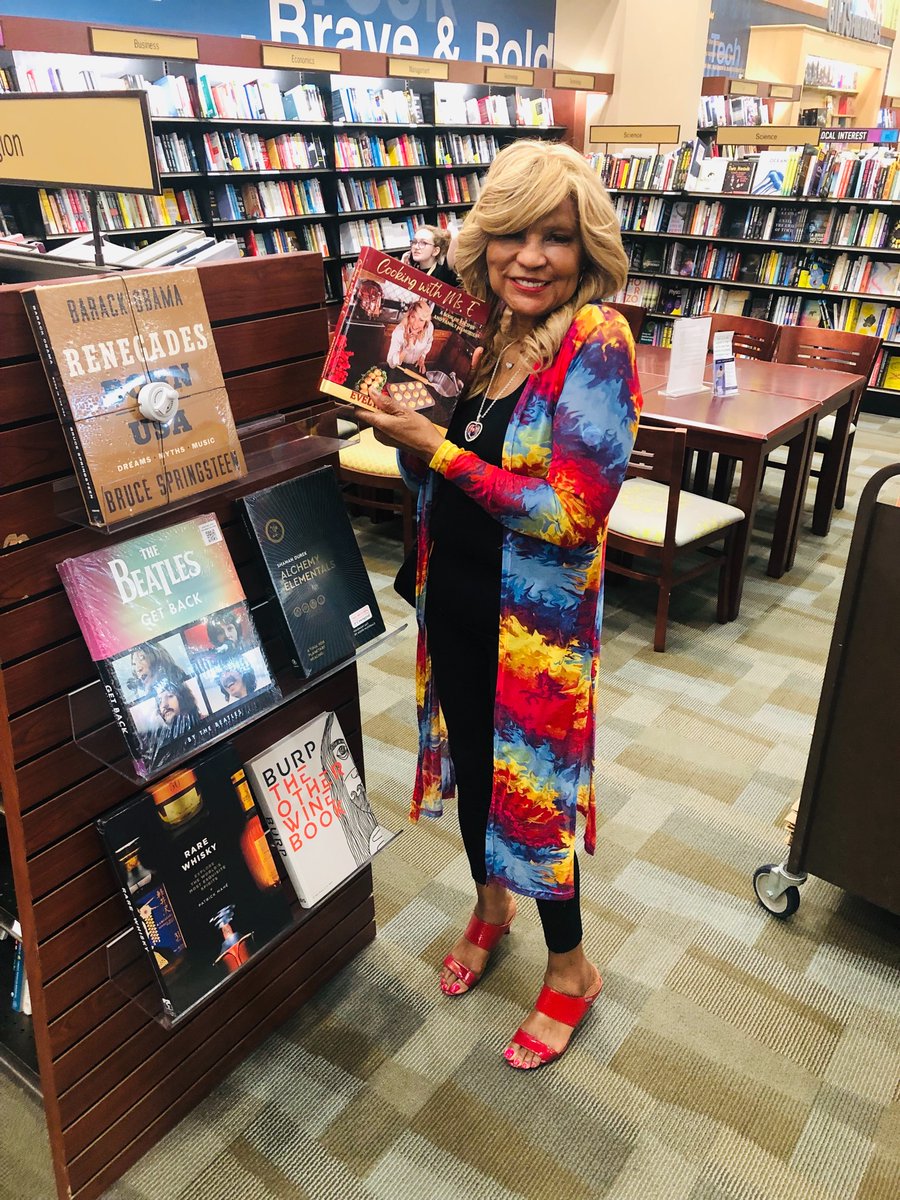 EvelynBraxton's tweet photo. Can you guess where I am? Look at God ❤️🌈 https://t.co/gKby8EtLGz