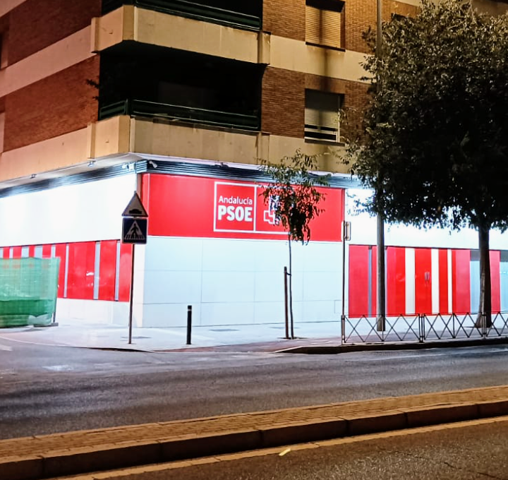 gancho213's tweet photo. La sede de PSOE en Córdoba iluminada toda la noche , mientras a ti te impone la oscuridad. https://t.co/6UQymbembx