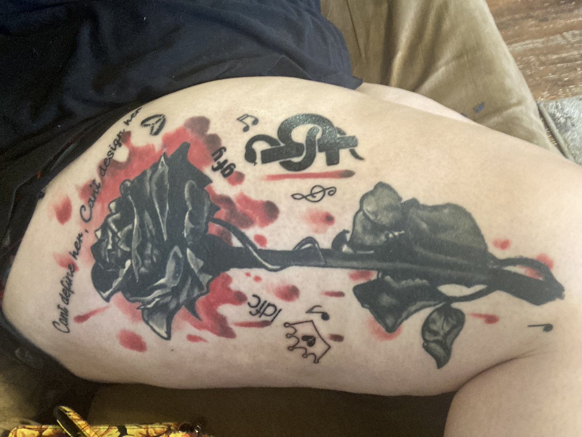 CharityHolman13's tweet photo. Got more added to this today… really hope I can get it signed on September 4th when I see him in Atlanta! His music got me through some of the hardest times of my life! @iamblackbear #deadroses #BlackBear #Beartrap #tattoo #music https://t.co/3D75c0jQms