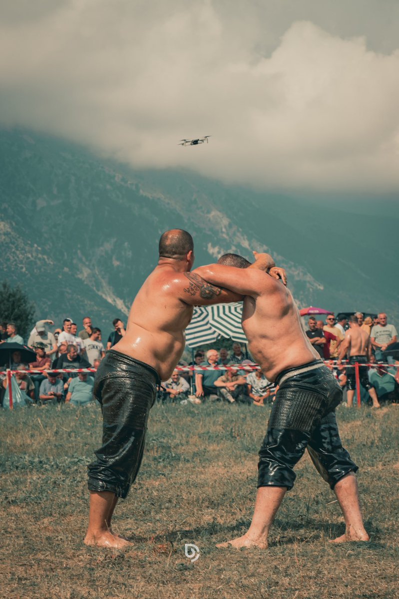 dbersit's tweet photo. Schwingen nach unserer Tradition! #pelivani #zupa #gora #bosnjaci #saj #Kosovo #Prizren #obicaj #kultura #tradicija https://t.co/JDvOSK4uK8