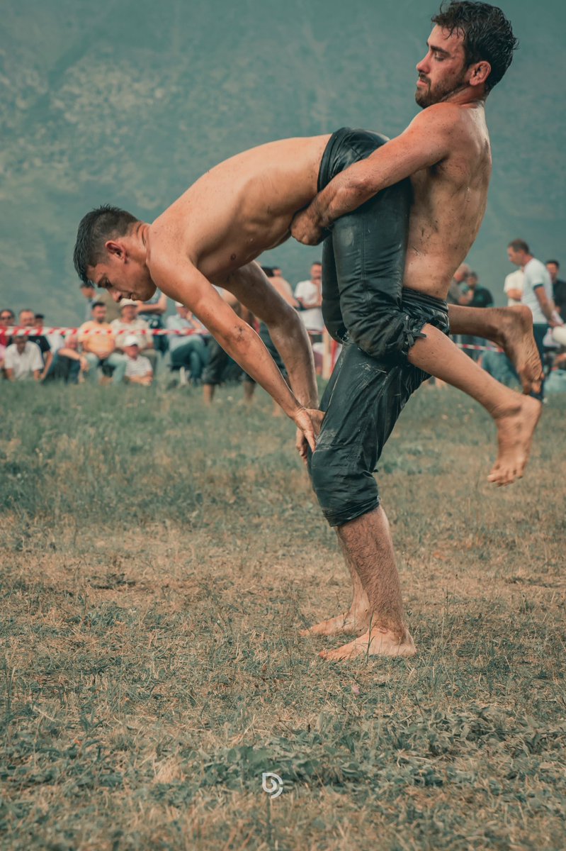 dbersit's tweet photo. Schwingen nach unserer Tradition! #pelivani #zupa #gora #bosnjaci #saj #Kosovo #Prizren #obicaj #kultura #tradicija https://t.co/JDvOSK4uK8