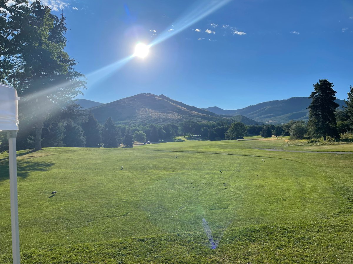 maxprodinc's tweet photo. Maxwell Products supporting @UtahAsphalt this morning at the 2022 Golf Classic @mountaindellgc. #golf #golfing #golftournament #mountaindellgolfcourse #UAPA #asphalt #asphaltpavement #asphaltmaintenance #pavementmaintenance #pavement #pavementpreservation #cracksealant #mastic https://t.co/Ewe3M5ORUu