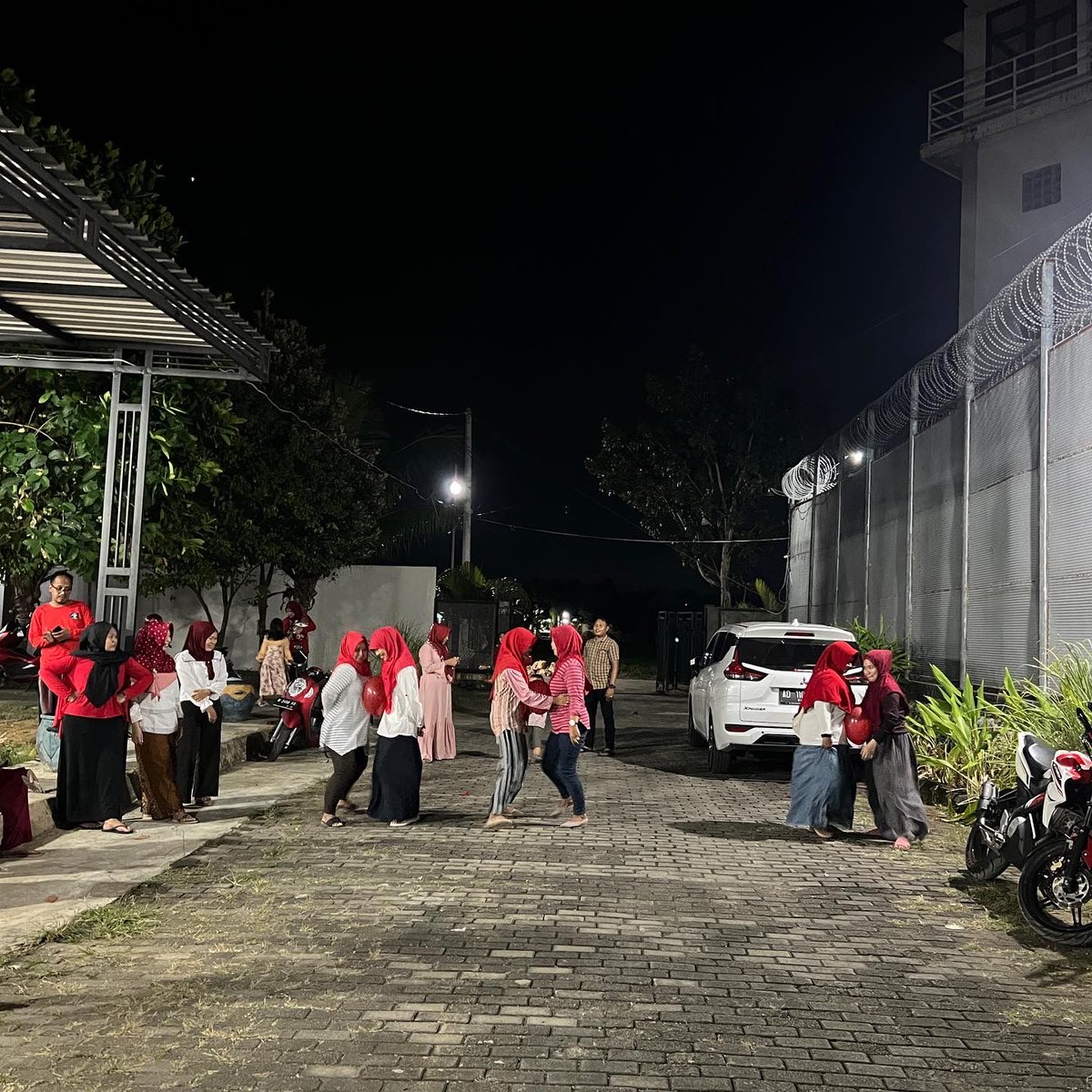 Lapassustik_Pmk's tweet photo. Pupuk silaturahmi, Keluarga Besar Lapas Narkotika Kelas IIA Pamekasan adakan Beberapa Perlombaan
https://t.co/cxN5uqw1Ub
(Humas Lapas Narkotika Pamekasan)
#hutri77 #hdkd77
#KumhamPASTI
#Ditjenpas #pemasyarakatan #PAStiWBK #KamiPasti #PastiSmart
#alayanihsatolosateh https://t.co/v4r5ApwdEr