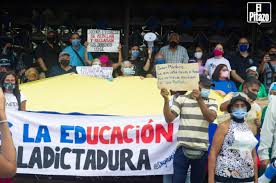 vivassantanaj_'s tweet photo. El régimen de Nicolás Maduro sabe que Yelitze Santaella y Tibisay Lucena son un completo desastre frente a la educación del país. El objetivo es claro. Si las mantiene quiere la destrucción de la educación y la carrera docente ¿Hará lo contrario? #FueraSantaella #FueraLucena https://t.co/hRvePCMjHe