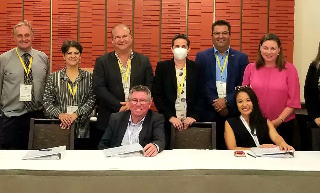 Enjoyed reconnecting with municipal &amp; community leaders from across Ontario at #AMO2022.  Thanks to
the <a href="/AMOPolicy/">AMO</a> team for developing an informative program! #ClimateChange #Housing #Bill3 #PublicHealth #onpoli