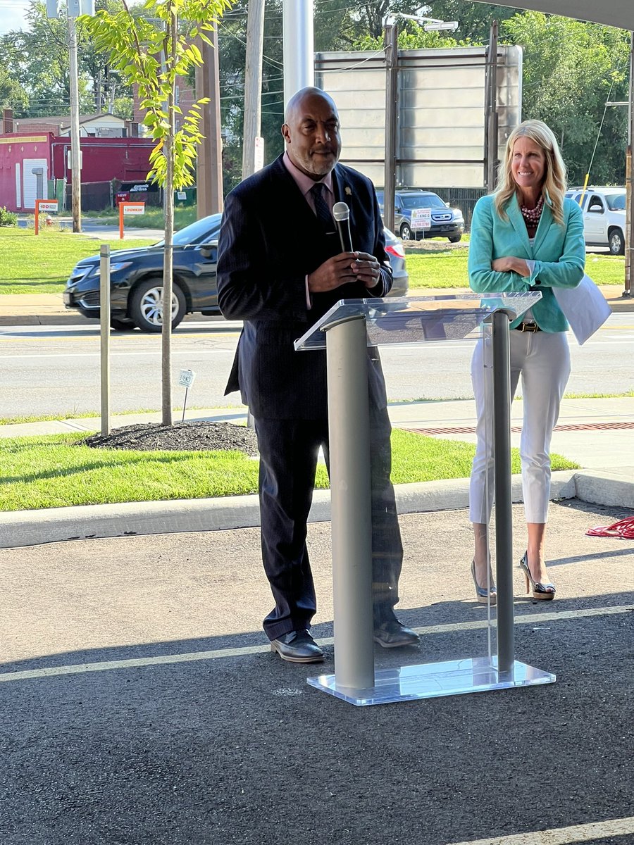 JenniferHurd4's tweet photo. Thanks @Griff4CLE6 @KaramuHouseInc @CityofCleveland for helping @BankofAmerica celebrate our financial center at Carnegie and 79th! https://t.co/8odPXdEo9X
