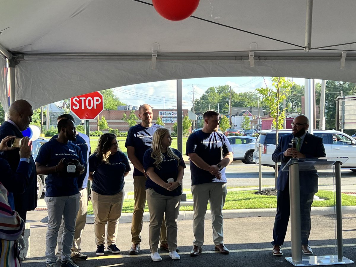 JenniferHurd4's tweet photo. Thanks @Griff4CLE6 @KaramuHouseInc @CityofCleveland for helping @BankofAmerica celebrate our financial center at Carnegie and 79th! https://t.co/8odPXdEo9X