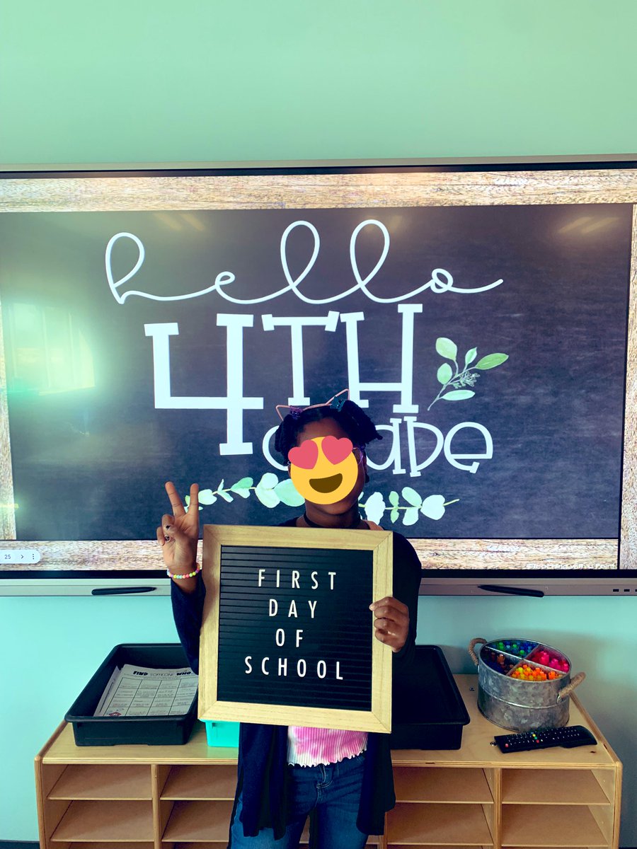 MsWilkinson4th's tweet photo. Welcome back to school! All smiles for the first day of 4th grade. 🦅💙💛 #OneWaverley https://t.co/8I6gQhmACV