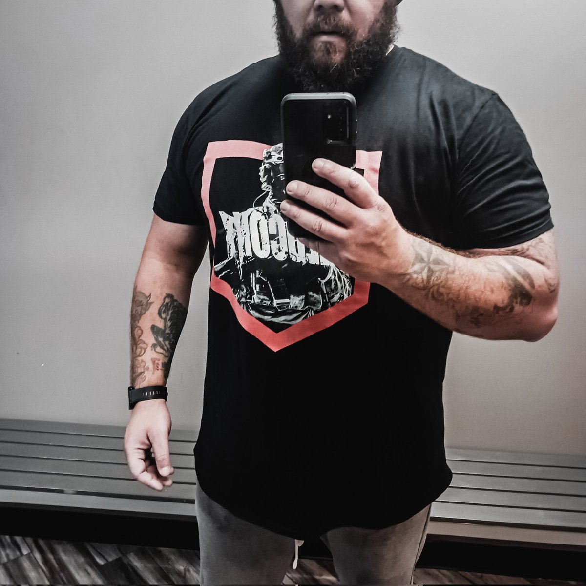 3dHavoc's tweet photo. Who says the strong guy can't be a #nerd https://t.co/0r6Ceqn9uc