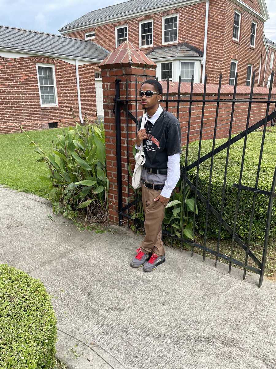 tr3ytheog's tweet photo. You can’t fit in my pockets 🪐🫶🏽 https://t.co/yZBs0EbtGg