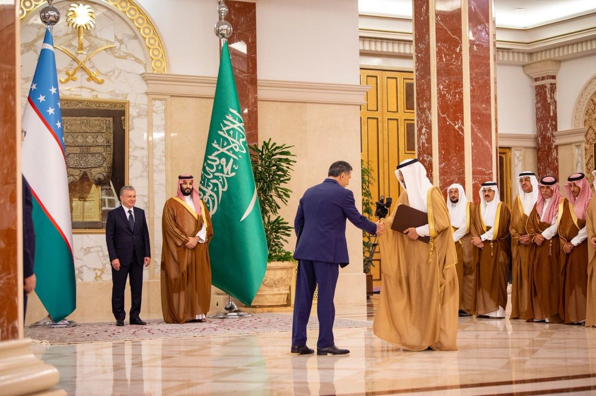 alekhbariyaBRK's tweet photo. ولي العهد ورئيس أوزبكستان يشهدان مراسم تبادل عدد من الاتفاقيات ومذكرات التفاهم الثنائية بين البلدين

#الإخبارية_عاجل
#الرئيس_الأوزبكي_في_جدة https://t.co/gKxlGIRelw