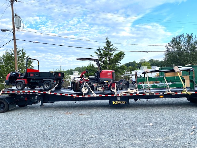 DaveMeltonOBX's tweet photo. Yet another load on the big truck coming my way from @smithturf home base.
#rediron
#golflift
#moretocome
#gentlyused https://t.co/3S9z9ieFp9