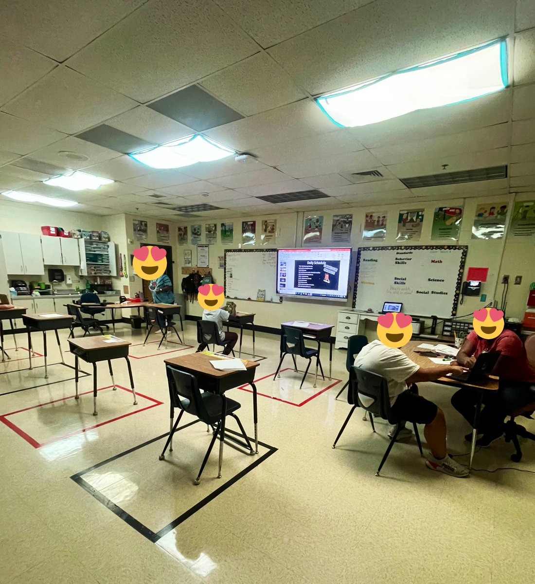 McKenzieSGay's tweet photo. I thoroughly enjoyed stopping by Ms Thomas room this morning at @patriotsccsd 💙💙
Her scholars are #Engaged #Supported #Motivated &amp; are given the visual supports they need to succeed! 👍🏻👍🏻
#ModelTeacher #PitnerPatriots #PitnerPride #SpecializedInstruction https://t.co/D1CBIFQfIL