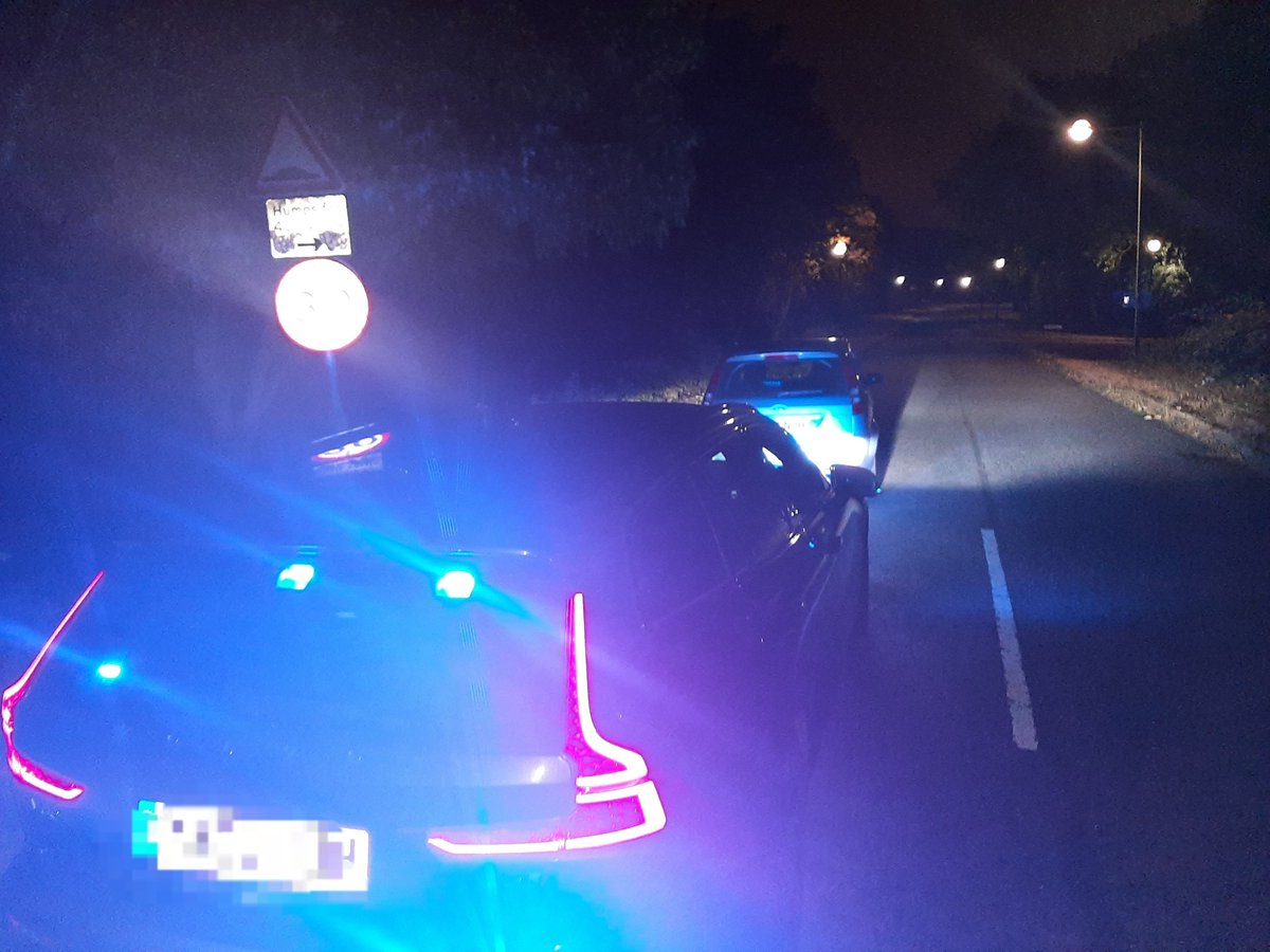 tvprp's tweet photo. RP Sergeant #XRS31 stopped this car in Milton Keynes due to defective brake lights and indicator. The driver was found to have no licence or insurance. Vehicle seized and driver reported to court ⚖️ #nolicencenocar #drivelegal #ps6935 #TPAshift https://t.co/BivYSzJvec