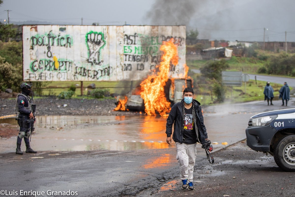 Juan José Estrada Serafín, fotógrafo corresponsal de Cuartoscuro en Michoacán, denunció haber sido víctima de robo mientras estaba en una cobertura de trabajo en Morelia
cuartoscuro.com/revista/despoj…