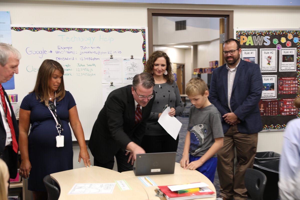PHMschools's tweet photo. Hope everyone had a great #firstdayofschool👍 Dr. Thacker, Board Pres. Chris Riley, Members Larry Beehler &amp; James Turnwald visited 8 schools today 😯Check out #PHMBack2School #PHMExcellence photo galleries on our FB page https://t.co/WWnaKX8Mam tonight, tomorrow &amp; Friday! https://t.co/8T3le7athT