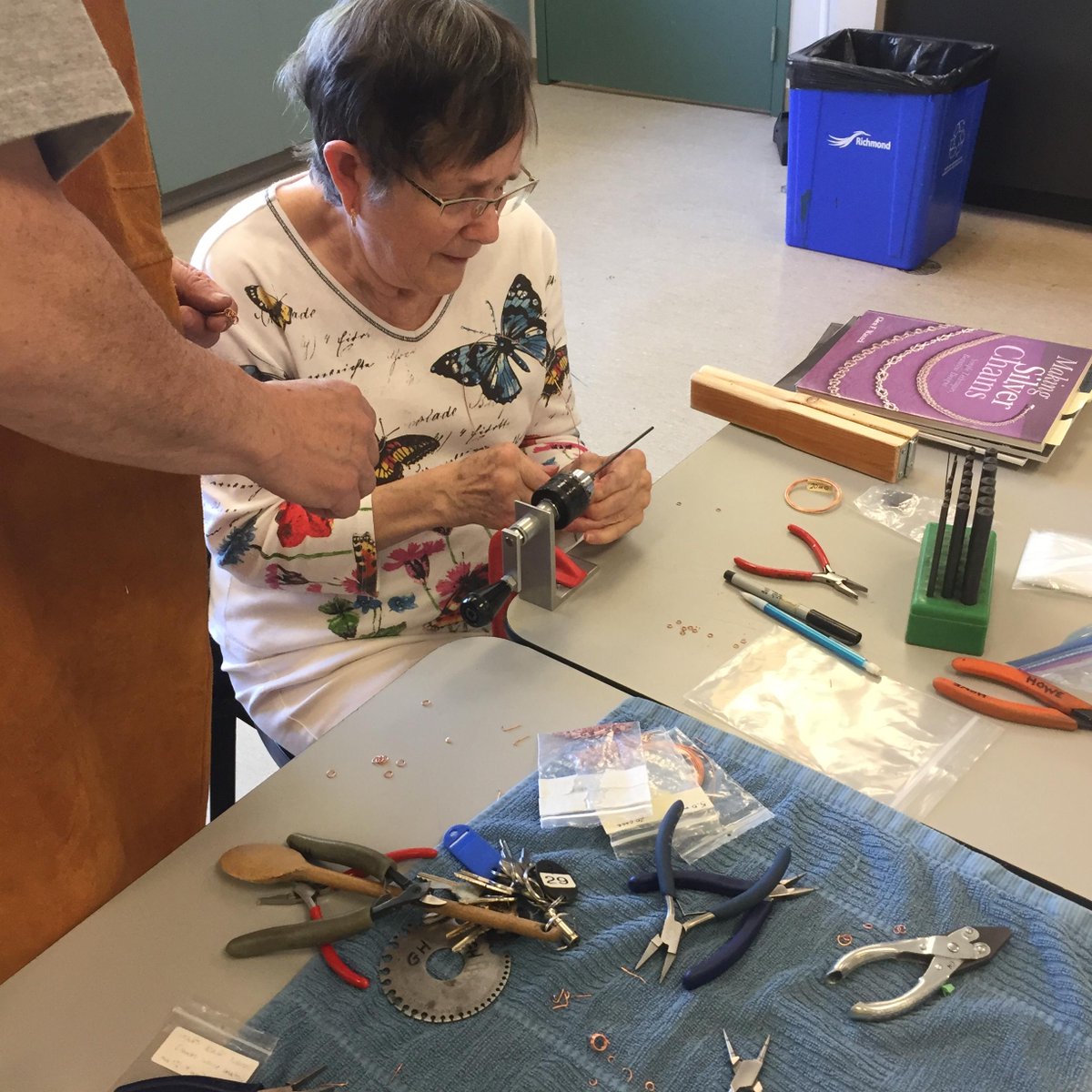 BCCultureDays's tweet photo. Come rock with the Richmond Gem and Mineral Society! 💎 On September 24, try your hand at creating a simple necklace, bookmark or ring! Test your knowledge with the the Rock Identification game. 

Learn all about this rockin' day ⬇️ https://t.co/LNhJcmUUvJ

#BCCultureDays https://t.co/bXWY4Dqa6L