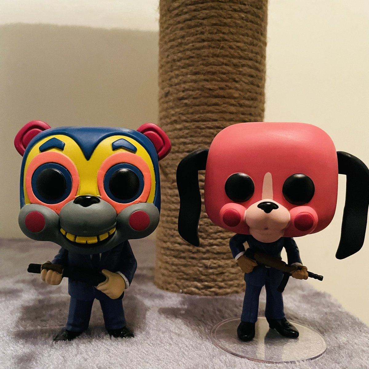 LostThePop's tweet photo. #piabphotochallenge Day 4 POP WITH A COOL STORY
I was bought these pops as a gift for my birthday, 2 of our cats are named Hazel and ChaCha.
#FunkoPop #Funko #FunkoFamily #funkoobsession #funkoaddict #hazel #chacha #umbrellaacademy @PopInABox https://t.co/pWXL2nGyOJ