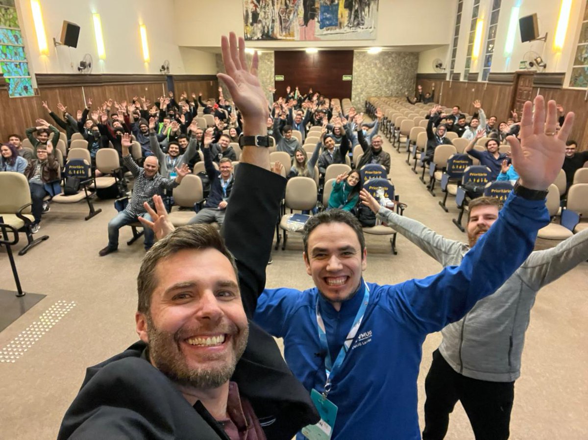 Mais um evento fantástico dessa vCommunity! Em uma noite fria em chuvosa de Curitiba, foram mais de 100 pessoas no auditório da <a href="/unibrasil/">unibrasil</a>.

Obrigado <a href="/vmugpr/">VMUG Paraná</a> <a href="/MyVMUG/">VMware User Group</a> <a href="/vmware_brazil/">VMware Brasil</a> <a href="/vmware/">VMware</a> #vmugpr #vmug