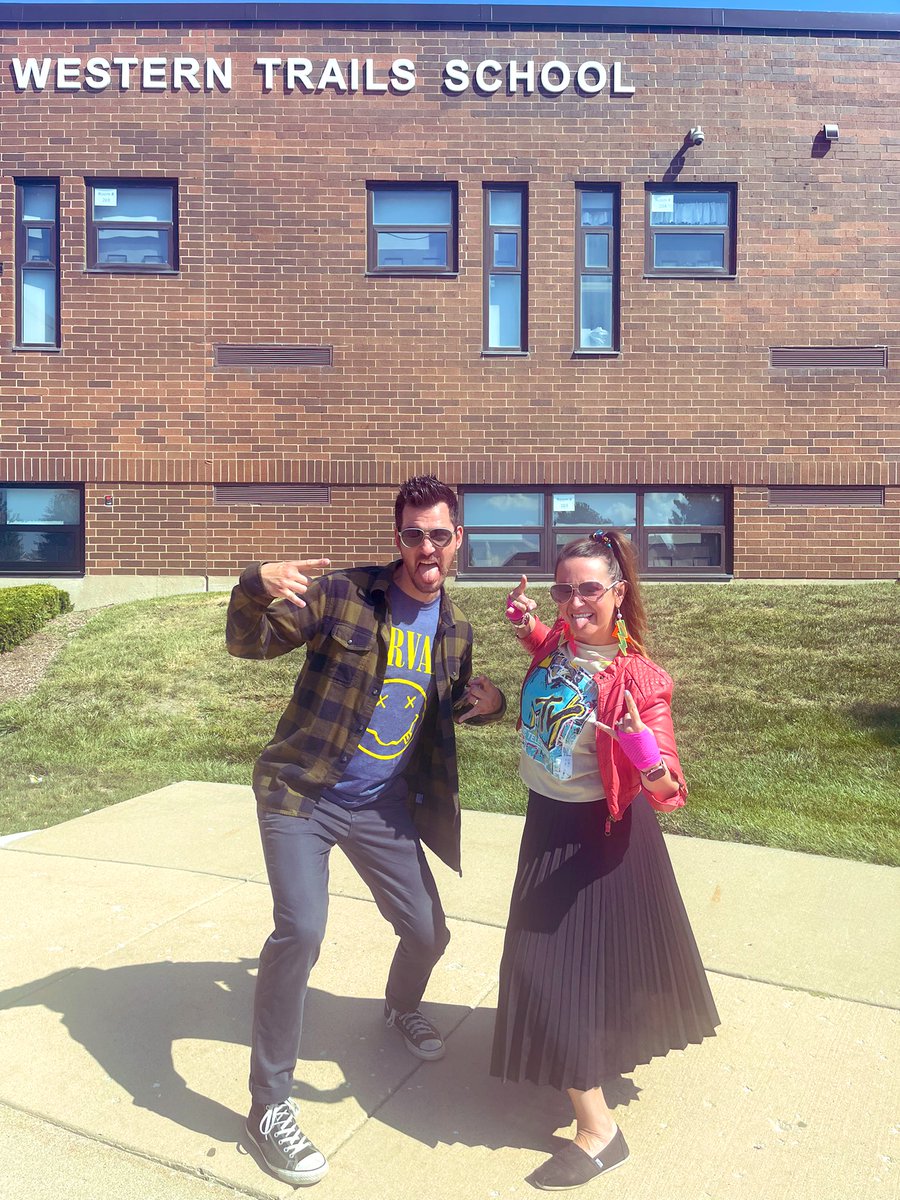 Such a fun day for the staff and students! Western Trails is rockin’ the first week of school.  #wtandme #wt93rocks <a href="/KatieHarper93/">Katie Harper</a> <a href="/CCSD93/">CCSD93</a>