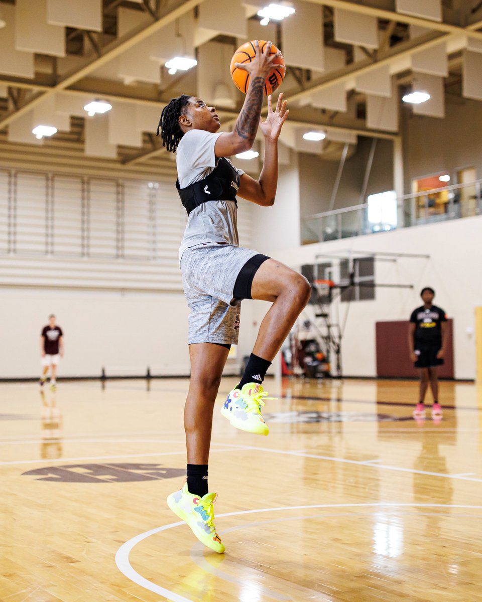 HailStateWBK's tweet photo. Hit that ♥️ to help us wish @humble1AP a very 𝓗𝓪𝓹𝓹𝔂 𝓑𝓲𝓻𝓽𝓱𝓭𝓪𝔂‼️

#HailState🐶 https://t.co/XSh0B08y3h