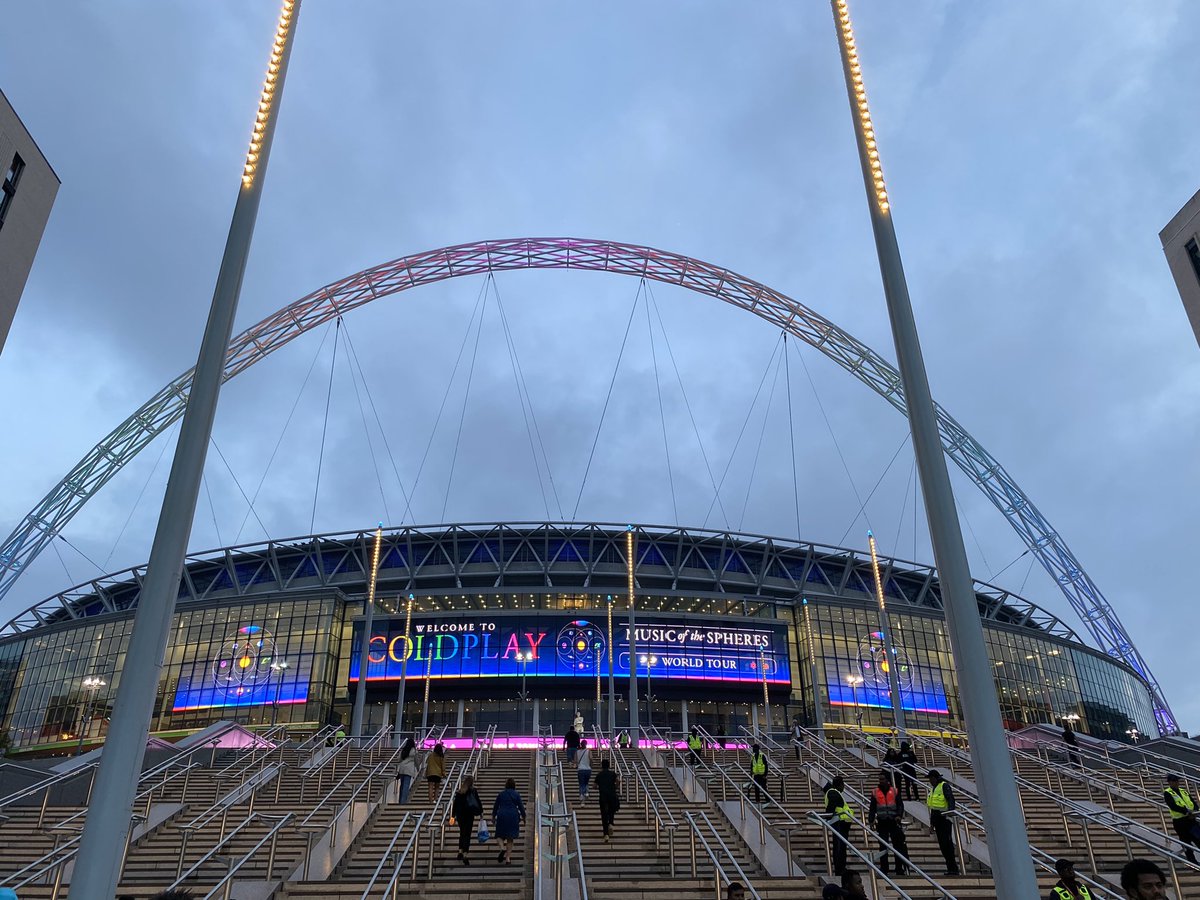 jonathanfurness's tweet photo. Coldplay live at Wembley https://t.co/hw75HMiS1H
