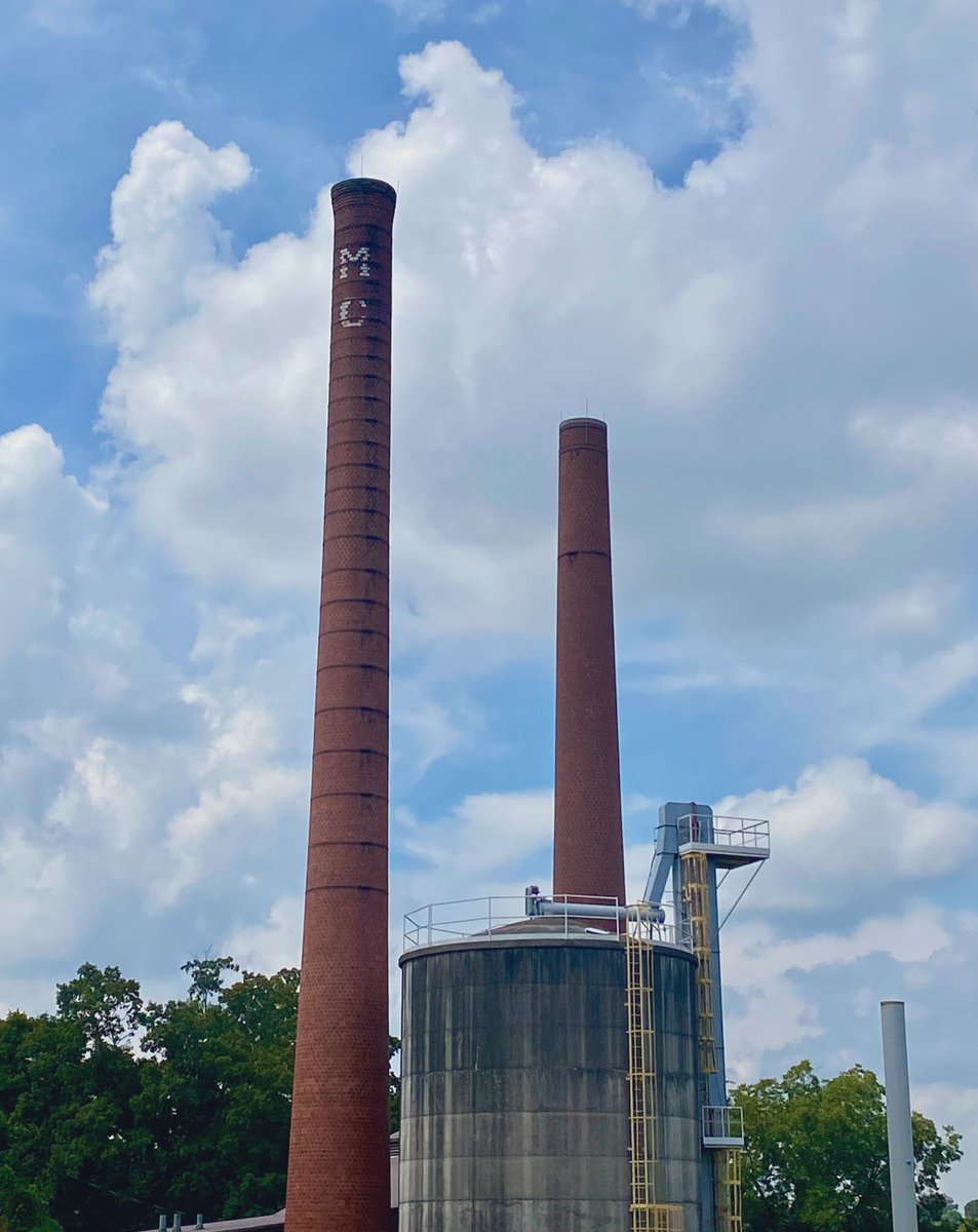 bcoker's tweet photo. No longer in use, but still iconic – the #smokestacks at @MaryvilleC. #MaryvilleTN #MaryvilleCollege https://t.co/Oh2Y9Hx7Mv