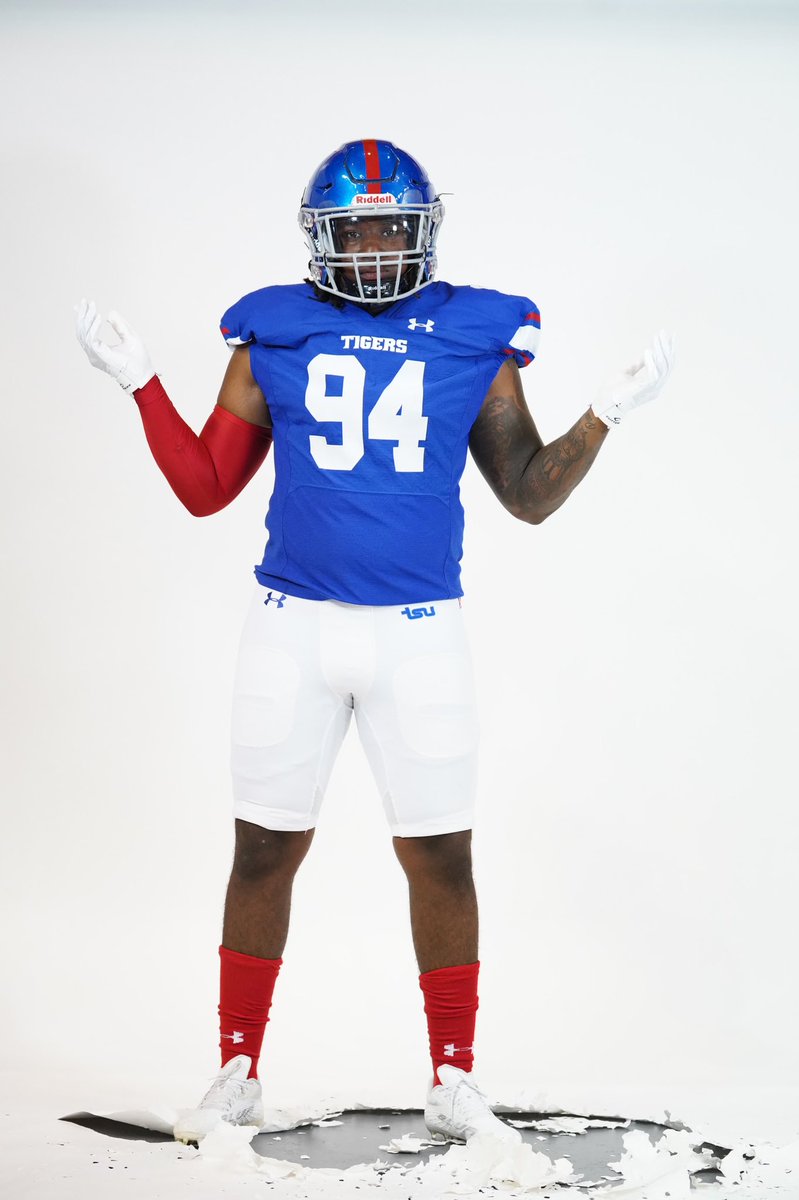 R5Blair's tweet photo. The beginning of something special. Tis the season 💙❤️🤍 🐅 🏈#blessedbeyondmeasure #brainsandbrawn #MySon  #TSU2026 #hunt2g3ther @TSU_Tigers @EvanMcclar https://t.co/ZoByUUTVbK