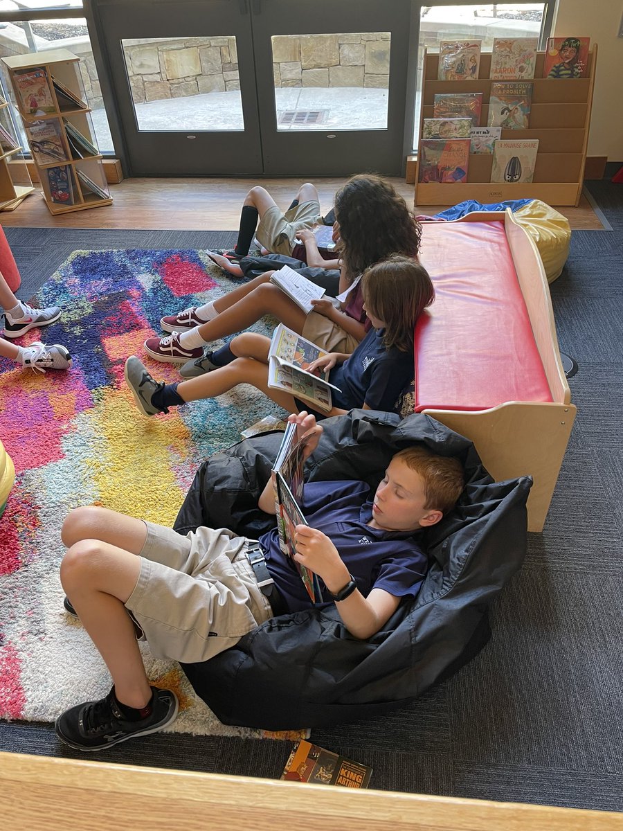 ibmisstitus's tweet image. Laughter, smiles, &amp;amp; lots of READING!! The Bradley Library welcomed back our wonderful students today!😍📚 #waexcels #wabradleylibrary @WABlacksmiths