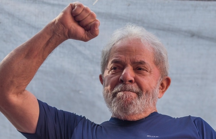 Lula ha iniciado la campaña para las elecciones de Brasil del 2 de octubre con un mensaje claro y directo a su rival, el ultraderechista Bolsonaro: "No queremos un Gobierno que distribuya armas, queremos un Gobierno que distribuya libros".