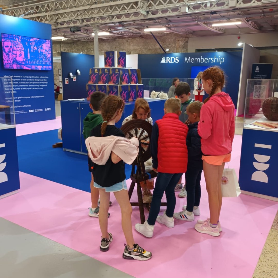 DCCIreland's tweet photo. A fantastic first day @DublinHorseShow @TheRDS. We're thrilled to have so many drop by to explore a selection of craft from some of the #IrishCraftHeroes.
Special thanks to Mรกire Nรญ Neachtain & Trish Kerr @weavespindyeIE for their beautiful demos. See you again tomorrow!
#ACM22 https://t.co/e9HAaMoSIa