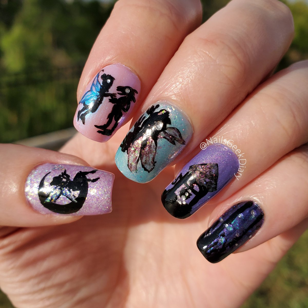 NailsGeekDiary's tweet photo. Heya! I had bought the #onceuponafairytale 🧚♀️ collection from @mooncatnyc a while ago, but just got around to using it this past weekend.
This collection is truly a dream. Loved it and makes me so excited to try more #mooncat.
Happy nail painting! 💅🏼 💗 https://t.co/Sbcx1Dy616