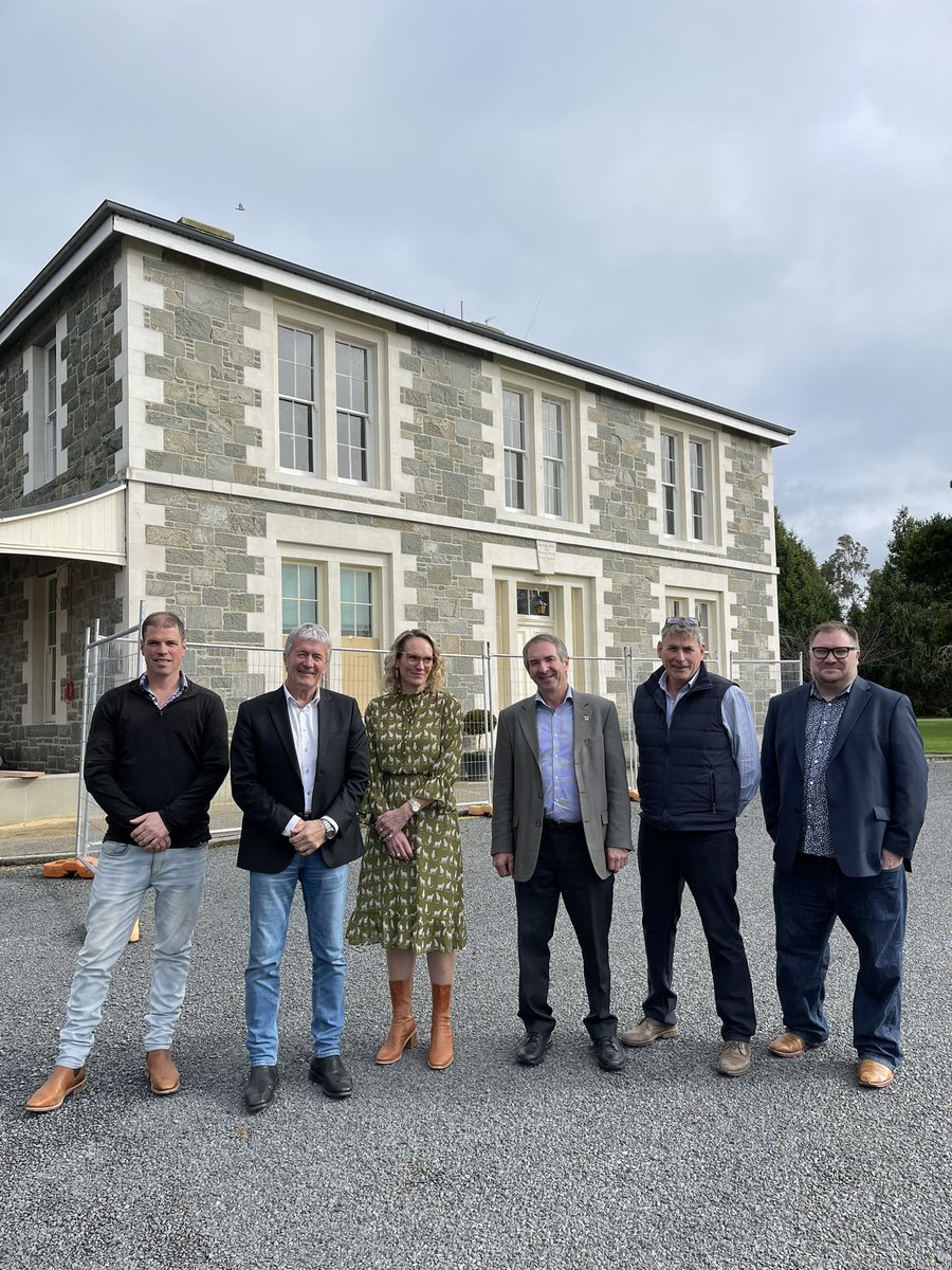 Dr. Helen Beattie, BVSc. tweet media