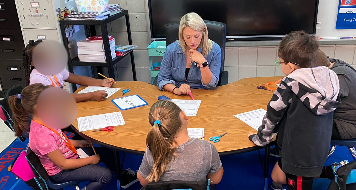 HCS_SpecialEd's tweet photo. @NHESBullpups Amanda Shawley uses a small group to work on comprehension skills and to pre teach vocabulary for tomorrow’s lesson @HardinCoSchools #hcsstrongertogether https://t.co/ssX7Eehixl