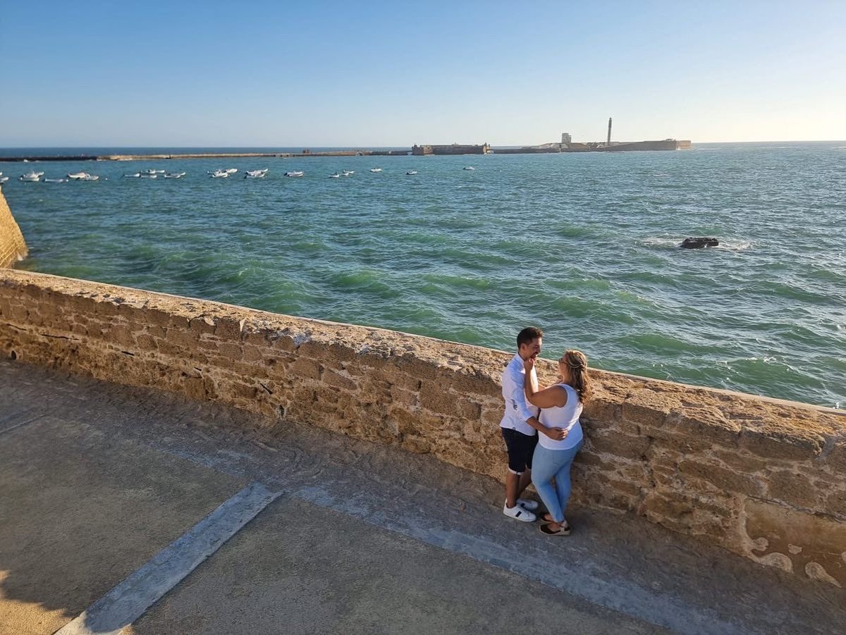 🎥 Hoy hemos estado en la Playa de La Caleta (Cádiz) realizando la #Preboda de Jesús & Rocío, que se casan el próximo 3 de septiembre. 
.
#bodas2022
#preboda 
#afroditanopara
#WeddingAwards2022
#afroditaeventos 
#Cádiz 
#LaCaleta