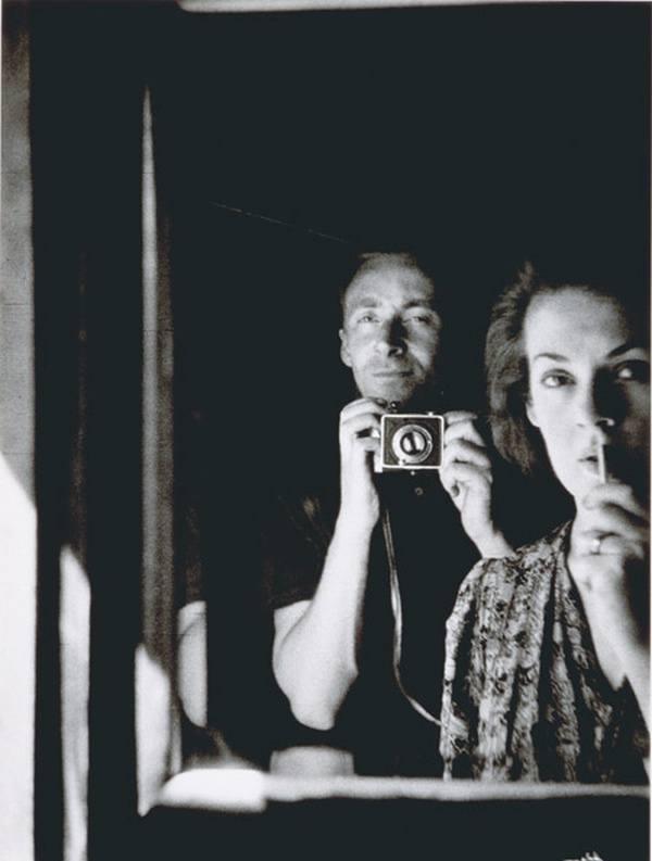 jatustein's tweet photo. Australian modernist painter Albert Tucker takes a mirror selfie with wife and fellow artist Joy Hester, 1939.
#AlbertTucker #JoyHester #art #artists #australianartists #photography #30s https://t.co/1ULVA1YkzM