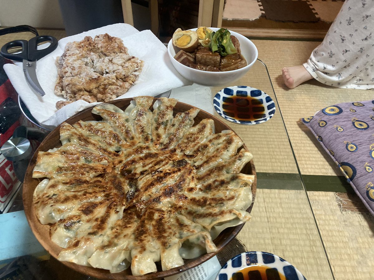 ETGppp's tweet photo. 一人で連休を迎えて料理以外することがない妻VS夜勤明けの僕 https://t.co/eQhRwqMcoo