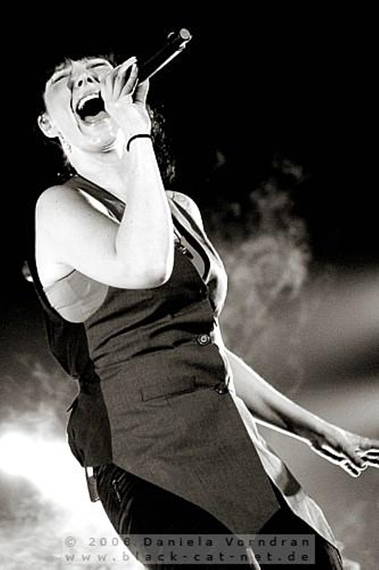 FloorJGoddess's tweet photo. ❤ Anette Olzon  ❤ 

Live Westfalenhalle : Dortmund Germany - 19.03.08

#anetteolzon #goddesses https://t.co/LJ6zRj9SUb
