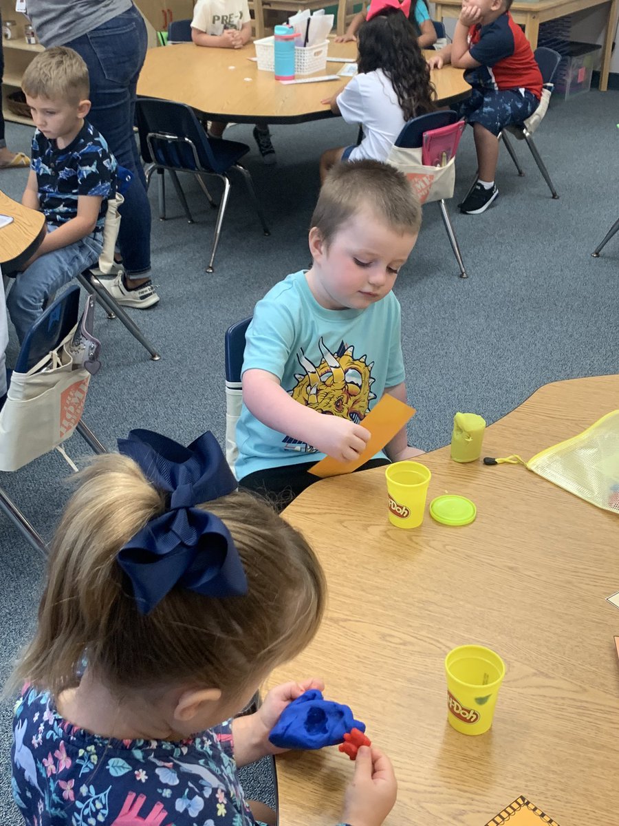 lrfurlow's tweet photo. I 💙💙💙 the first day of school! #bisdpride #bconnected #believeinspireempower https://t.co/GpyRXrtgYy