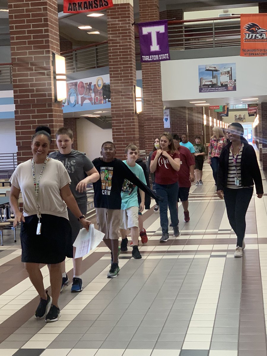 lrfurlow's tweet photo. I 💙💙💙 the first day of school! #bisdpride #bconnected #believeinspireempower https://t.co/GpyRXrtgYy