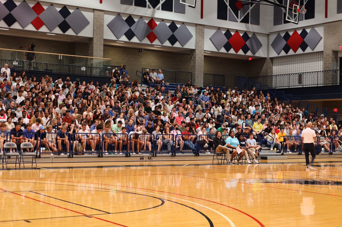 PresTPain's tweet photo. Move-In Day was a success! Thank you to everyone who helped make this day a breeze for our students.

Welcome home, Eagles... You are my purpose. https://t.co/JtCRoHTvjM