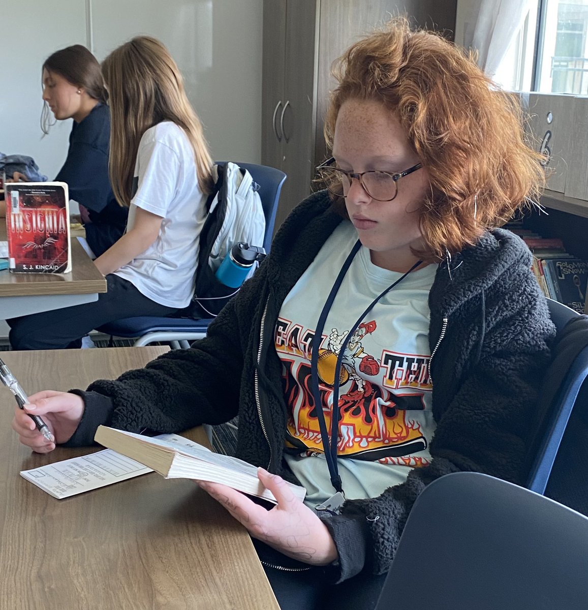 kellycoxWLMS's tweet photo. Ms. Turner’s students perusing their book choices! ❤️📚@HumbleISD_WLMS @DrWash_Leads https://t.co/qNW4wAV0UX