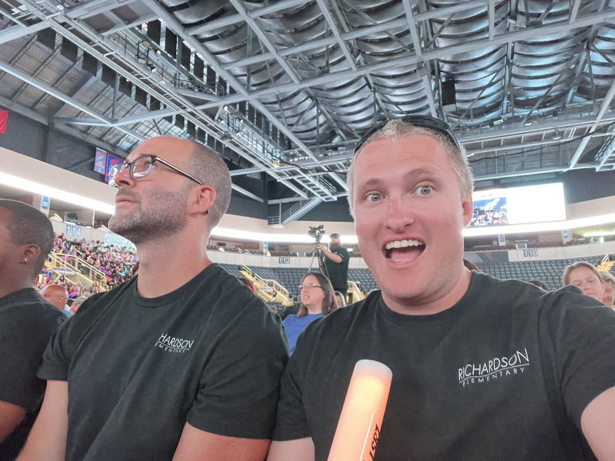 RHE_APBerg's tweet photo. I don’t think @CaseyBlakemore knew I was pulling out my phone to grab these pictures but the lights went down and I need to get the shot! #rheproud #lsr7proud https://t.co/3LzgxdfVwJ