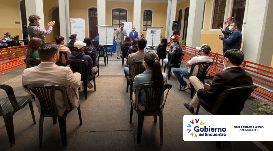 RCivil_Zona3's tweet photo. #Chimborazo📌

70 jóvenes bachilleres entre 17 y 18 años renovaron su documento de identidad gracias a las brigadas móviles del @RegistroCivilec. 

✅Acercamos nuestros servicios a la ciudadanía. https://t.co/rvcCyJgzgz