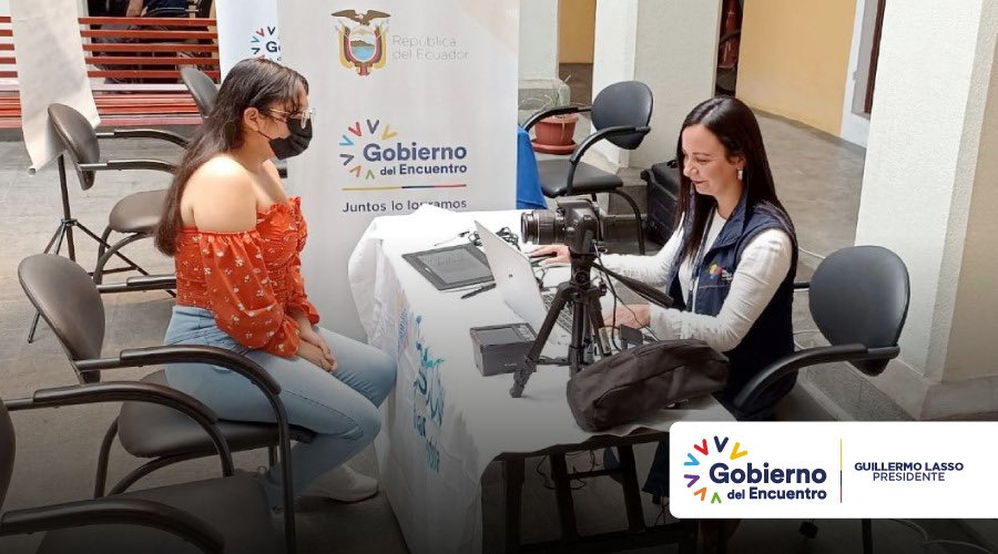 RCivil_Zona3's tweet photo. #Chimborazo📌

70 jóvenes bachilleres entre 17 y 18 años renovaron su documento de identidad gracias a las brigadas móviles del @RegistroCivilec. 

✅Acercamos nuestros servicios a la ciudadanía. https://t.co/rvcCyJgzgz