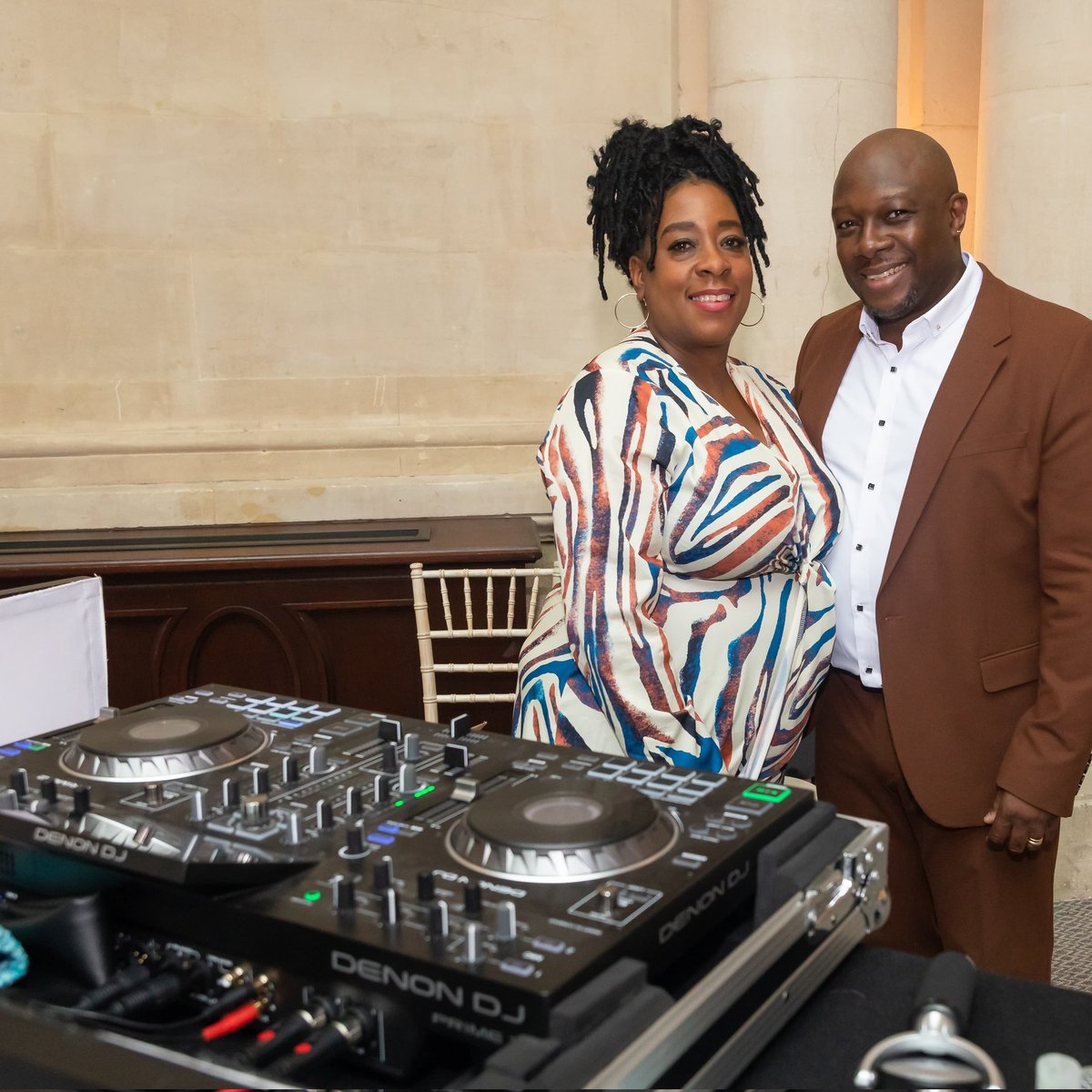 melcarrol's tweet photo. @melcarrol  🦅 and @CarmenCarrol1 🦚

#lovebirds❤️ 🤣🤣
Daniel and Gemma
#wedding
#July
#dj

Photo credit #chrisashleyphotography https://t.co/w7MwKzdfEP