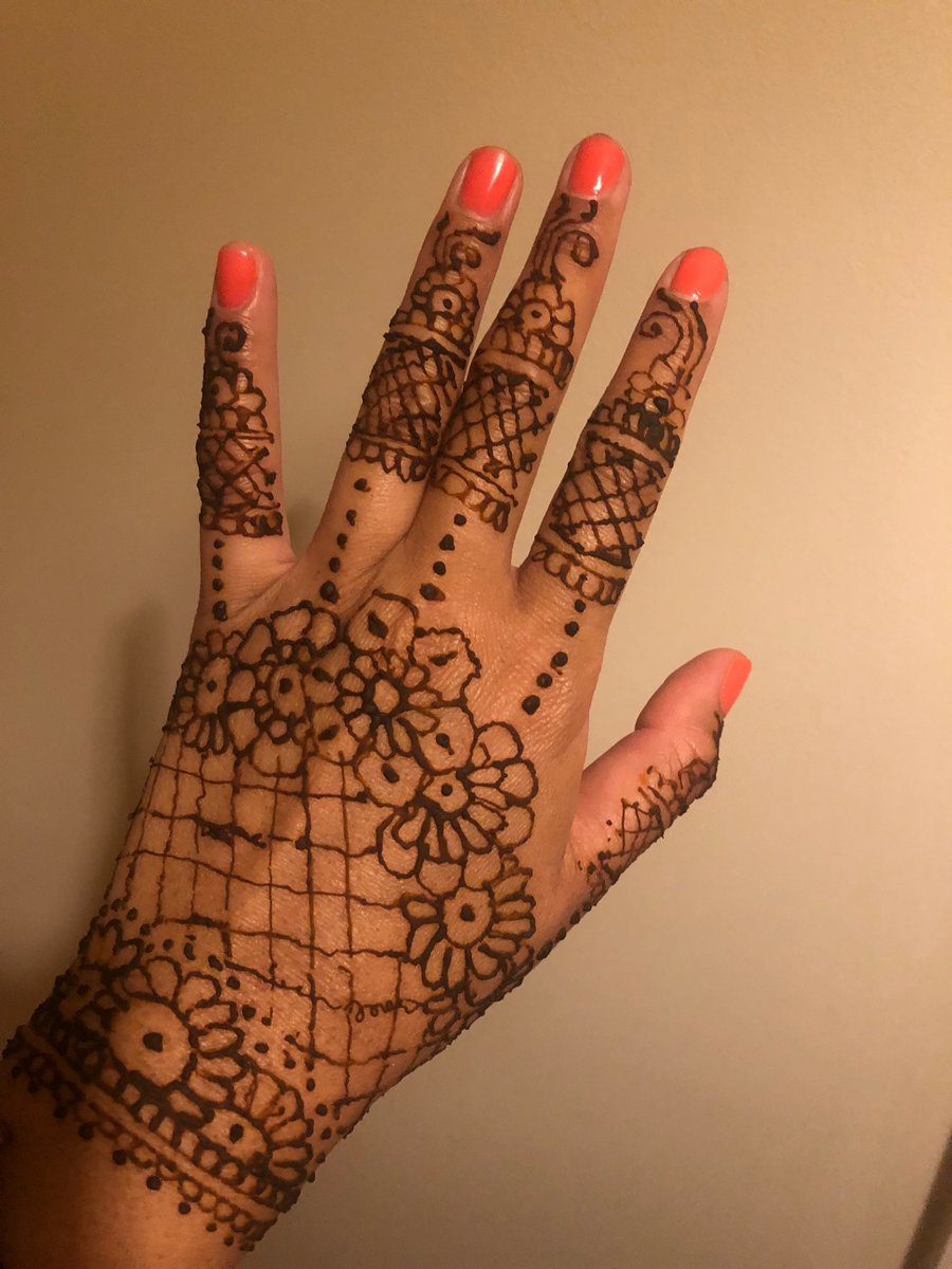 More mendhi/henna designs today <a href="/SWLSTG/">South West London and St George's NHS</a> by our talented staff @Seema_198307  #SouthAsianHeritageMonth 
 #SouthAsian #Heritage #Culture #Diversity #Inclusion