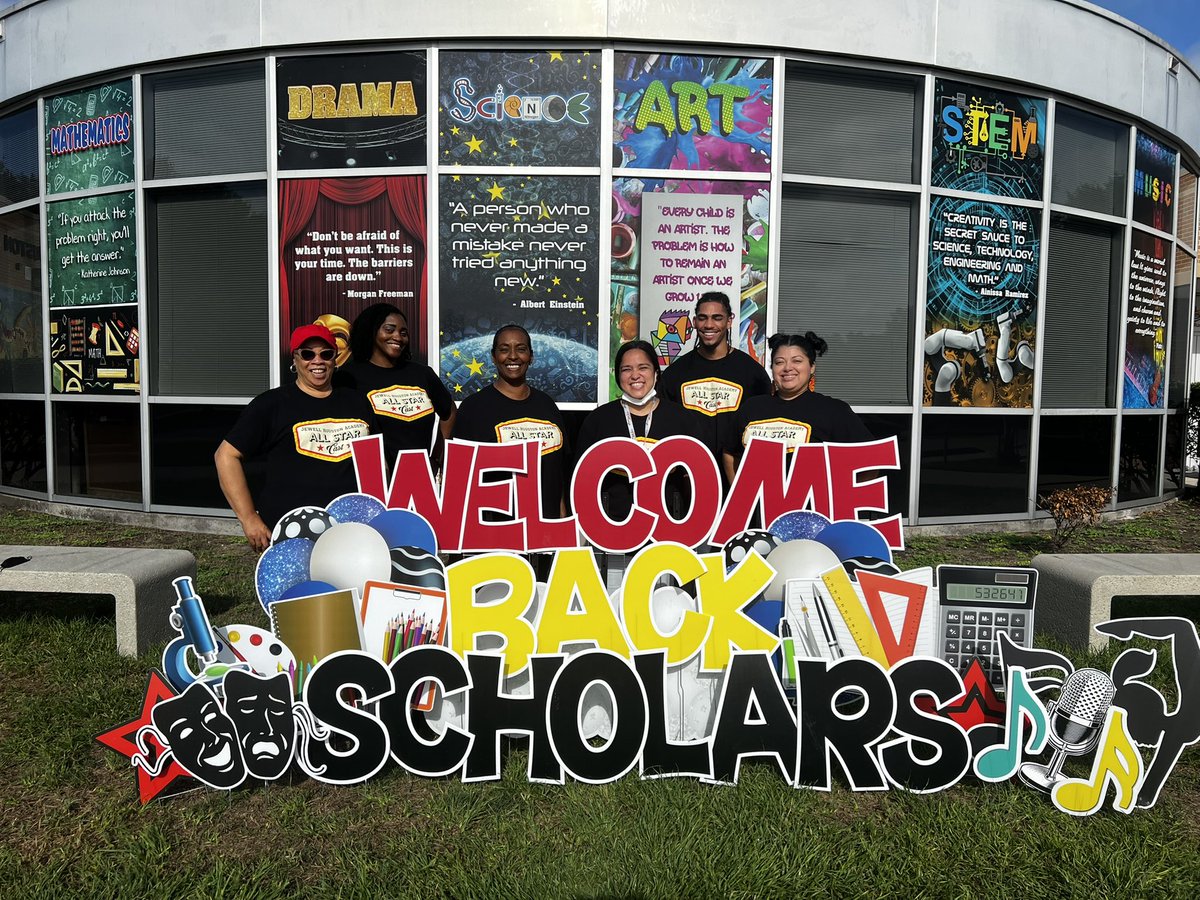 dmsaenz526's tweet photo. #intothefuture with the @Houston_AISD science teachers! #AldineConnected #aldinebacktoschool2022 https://t.co/B0LgEnNGXX
